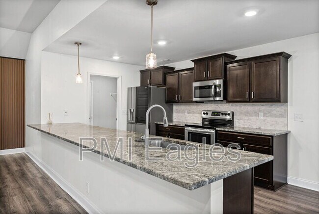 Building Photo - 204 King Rd