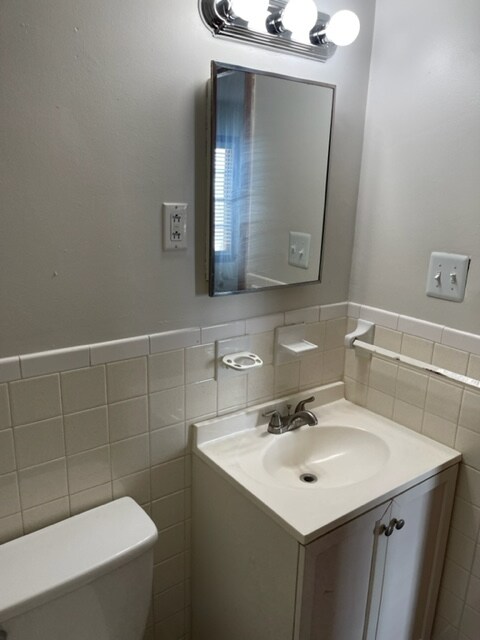Building Photo - 161 D View Ave