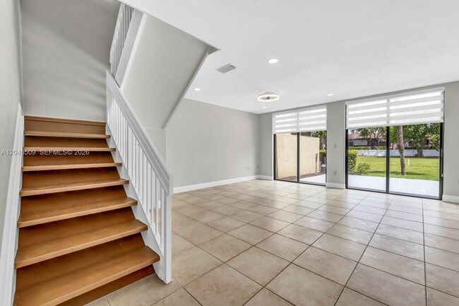 Building Photo - 3926 Adra Ave
