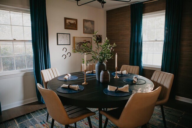 Building Photo - 946 Magnolia St SE