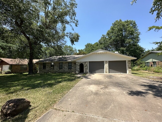 Primary Photo - 2147 Loren Cir