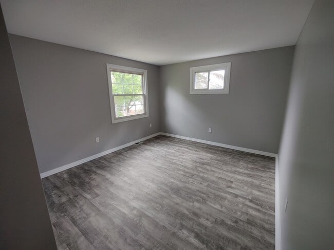 Building Photo - Allison Park - 2 BR Duplex, Garage/Driveway, AC!
