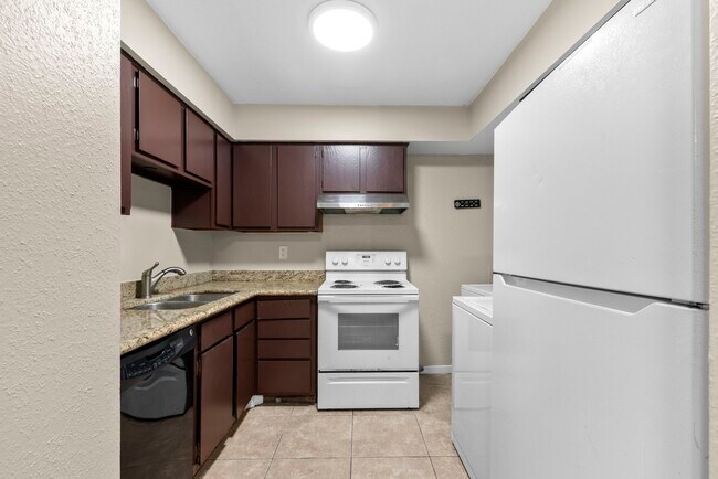 Building Photo - 9350 Country Creek St