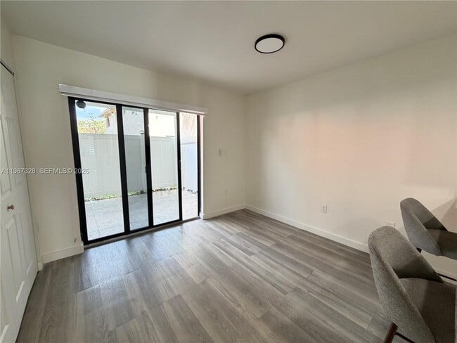 Building Photo - 1711 W 58th St