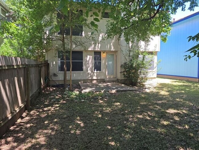 Building Photo - Spacious 3BR Austin Home with Fireplace & ...