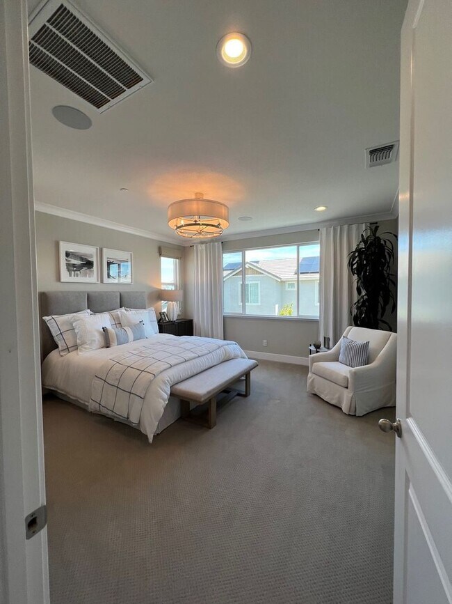 Building Photo - 809 Cosmos Dr