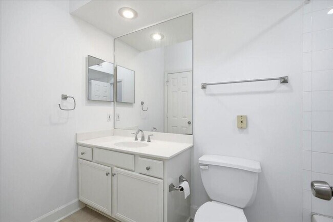 Building Photo - 3777 Peachtree Rd NE