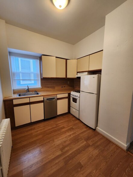 Building Photo - 19 S Weymouth Ave