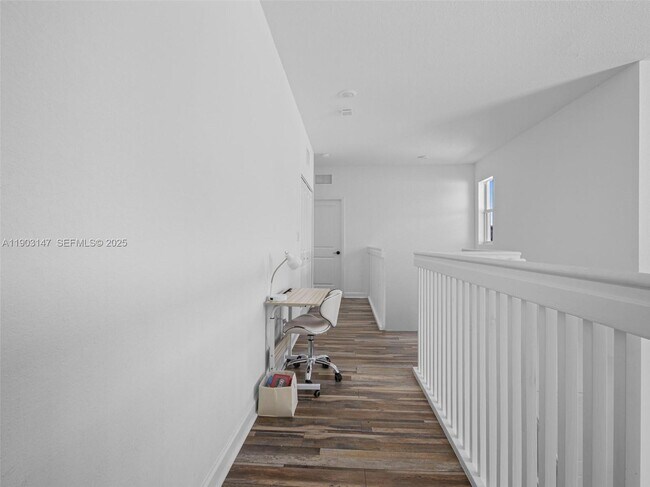 Building Photo - 1411 SE 26th Rd