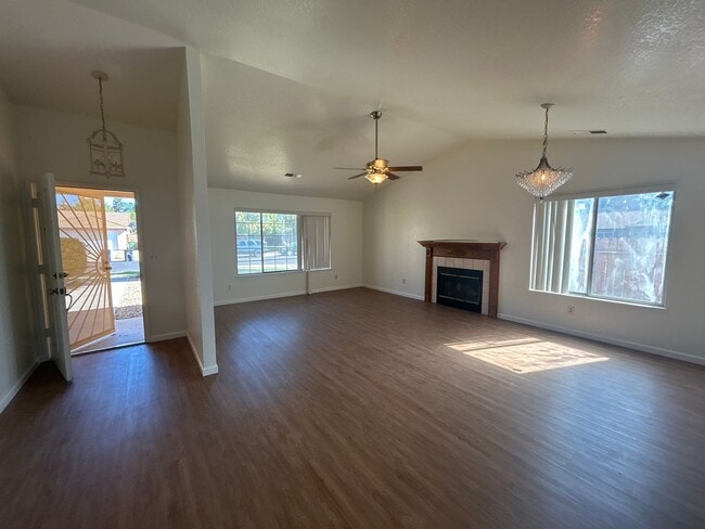 Building Photo - 1589 Joett Dr