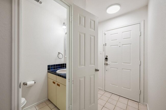 Building Photo - 4306 Bonnell Vista Cove