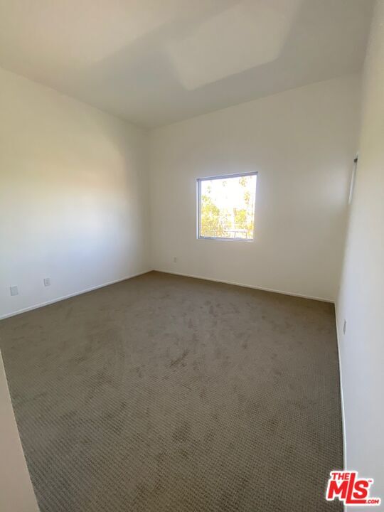 Building Photo - 2207 Brenta Pl