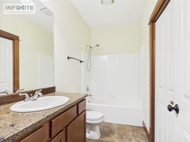 Building Photo - Charming 2-Bedroom, 2-Bath Home in Quiet N...