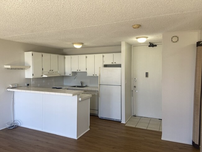 Building Photo - 1 bedroom in Chateau Waikiki
