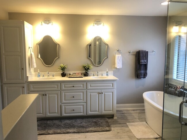 Building Photo - 1530 Laurelwood Ln