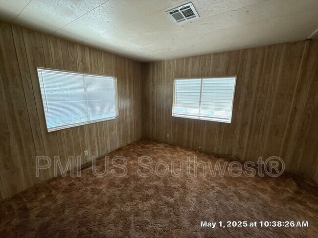 Building Photo - 818 Church St