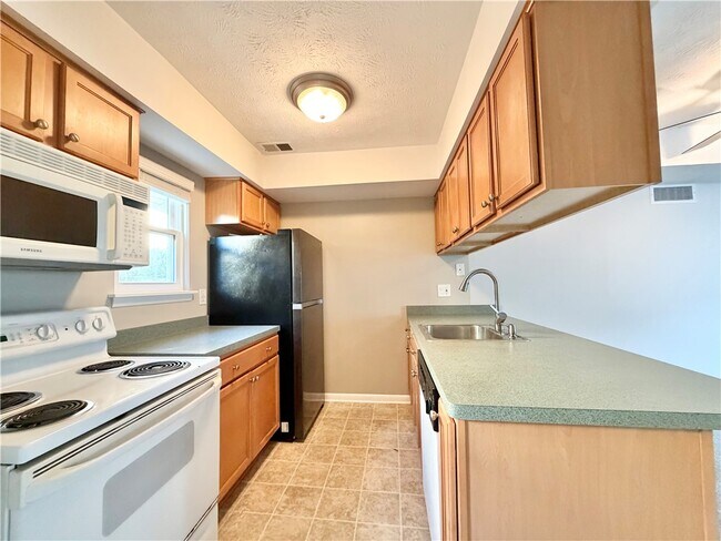 Building Photo - 422 Eastbrooke Ln