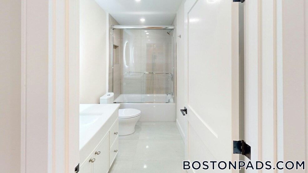 Building Photo - 230 Tremont St