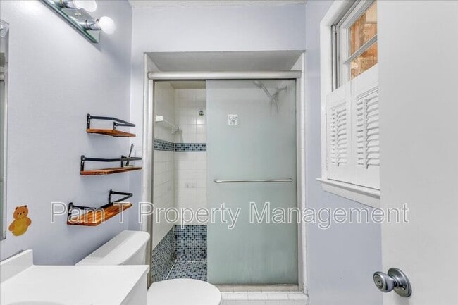 Building Photo - 11403 Largo Dr