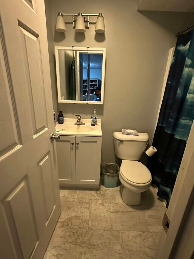 Building Photo - 250 Parktrail Rd