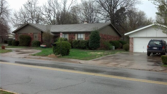 Building Photo - 4106 Watkins Ave