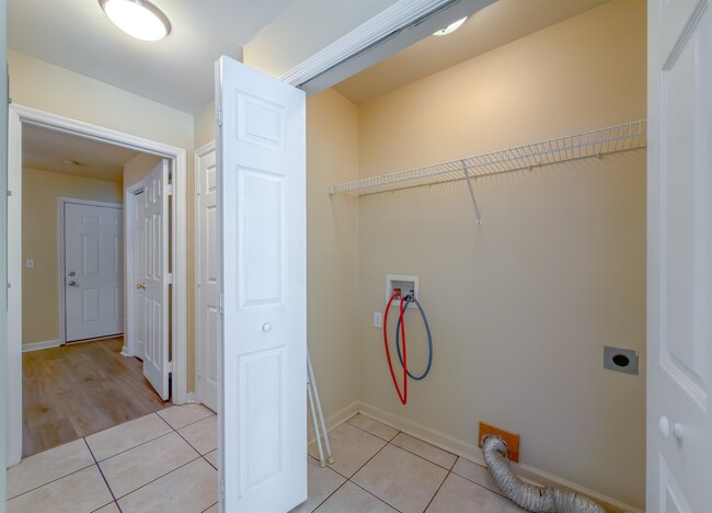 Building Photo - 1558 Devoe St