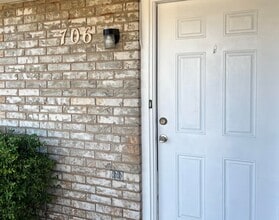 Building Photo - Redbud Duplex