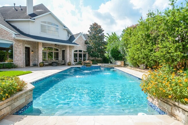 Building Photo - 15302 Bandera Falls Bend