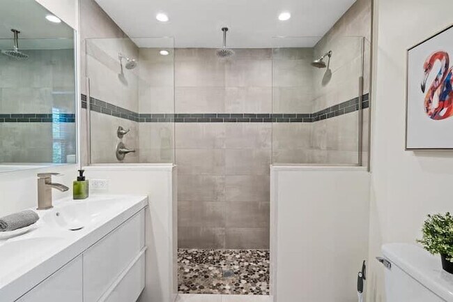 Building Photo - 1949 Windward Dr