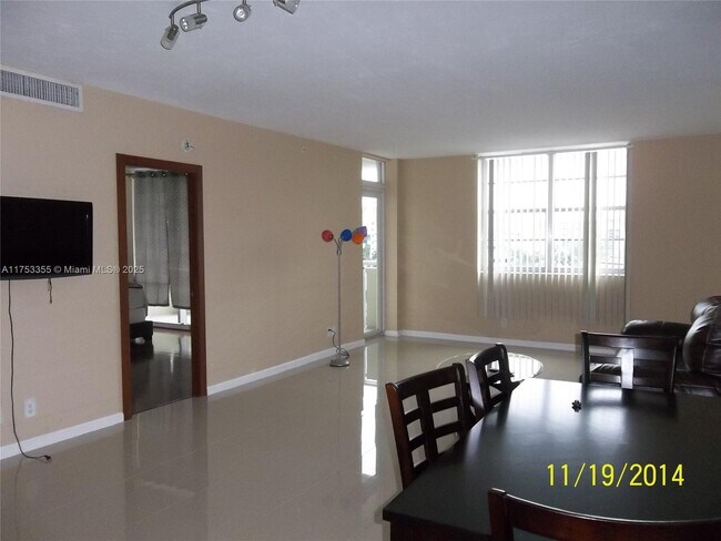 Primary Photo - 3001 S Ocean Dr