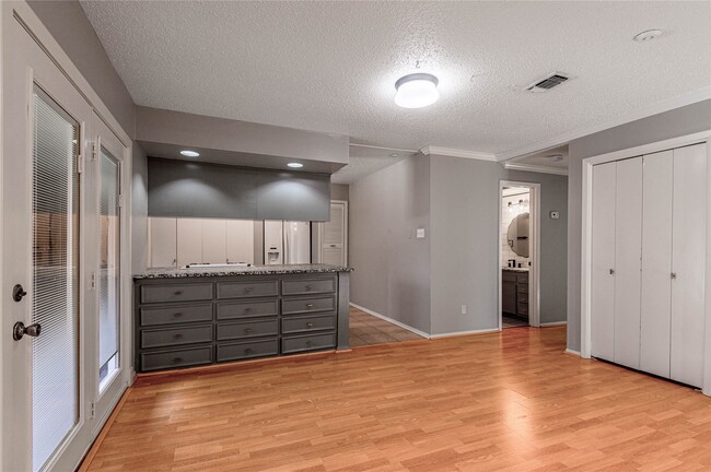 Building Photo - 514 Hickory Dr