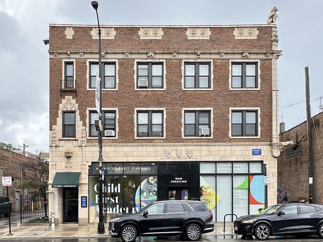Building Photo - 843 W Diversey Pky