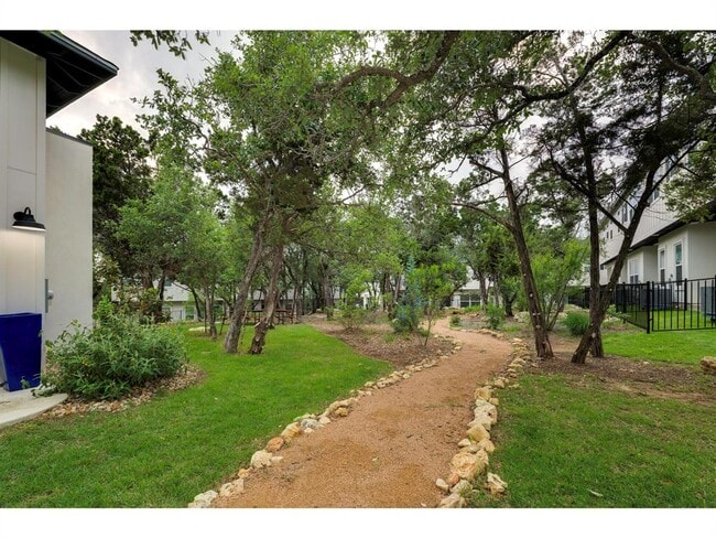 Building Photo - 12001 Vista Parke Dr
