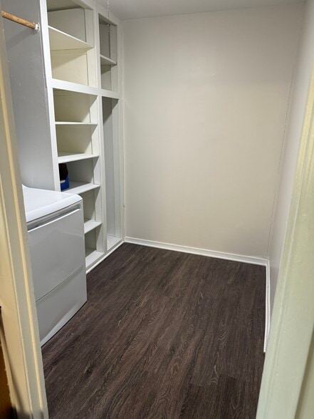 Building Photo - 3 S Victoria Ln