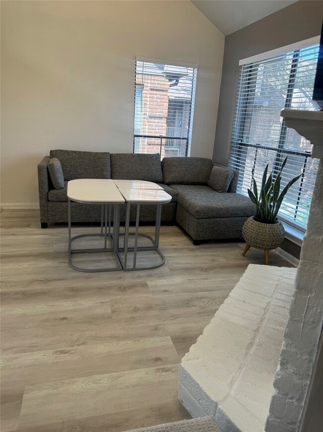 Building Photo - 3130 Walnut Bend Ln