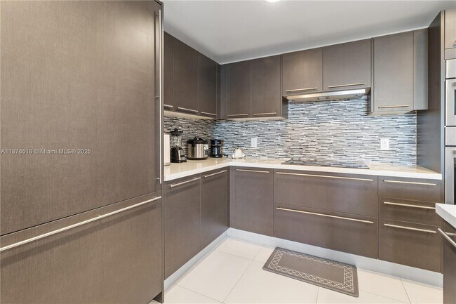 Building Photo - 7875 NW 107th Ave