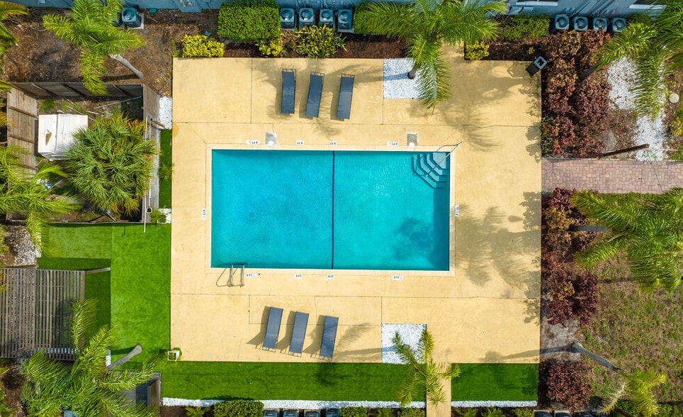 Building Photo - Elevate Your South Tampa Lifestyle at Oasi...