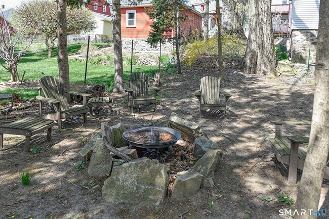 Building Photo - 5 Moody Ave