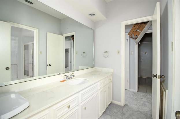 Building Photo - 3323 Village Falls Ct