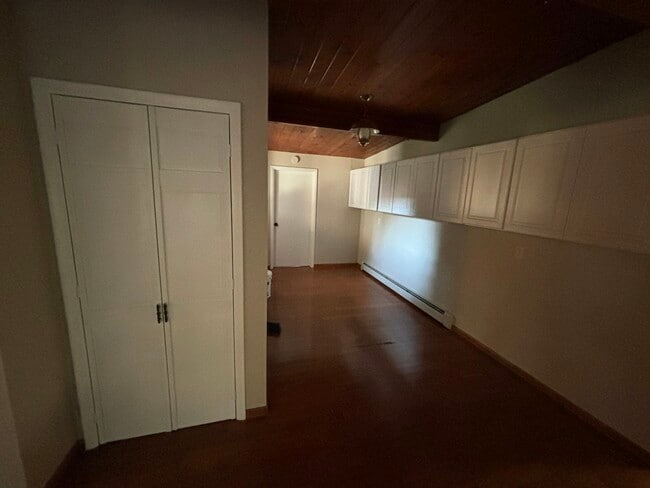 Building Photo - 2217 Cherry Dr