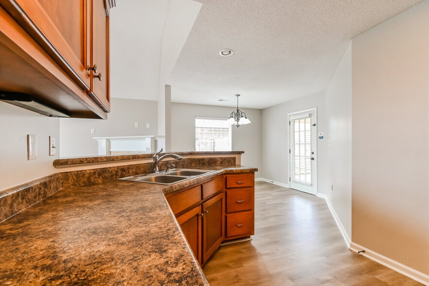 Building Photo - 4331 Genevieve Dr