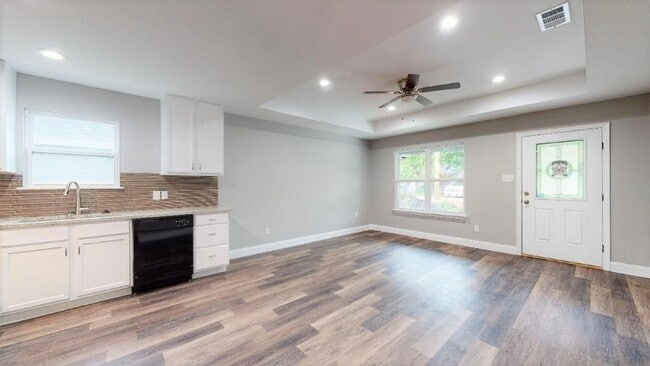 Building Photo - 428 N Cherokee Shores Dr