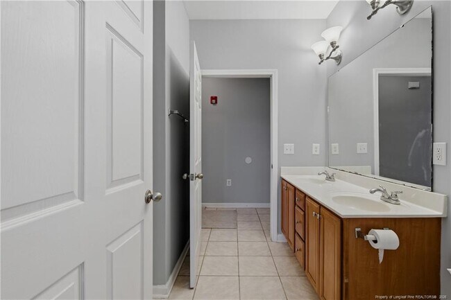 Building Photo - 625 Marshtree Ln