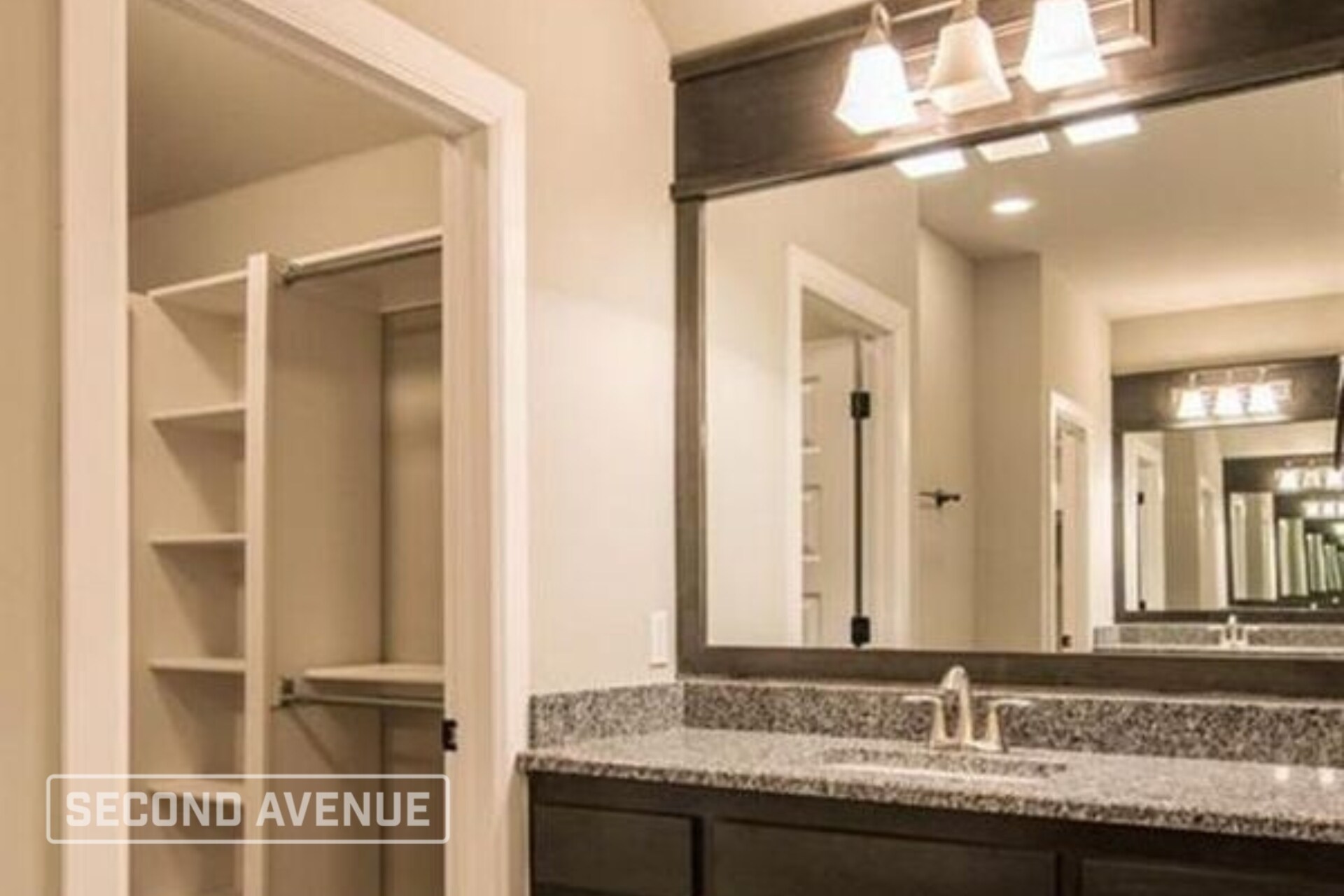 Building Photo - 2401 Los Angeles Ave