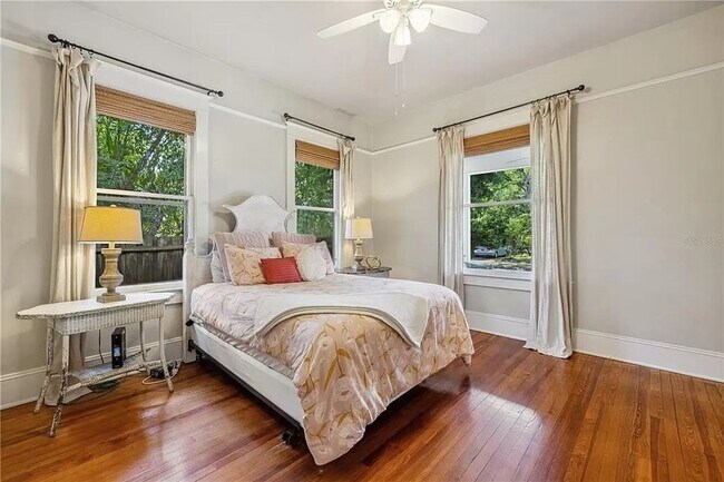 Building Photo - 2 Bed 2 Bath House in Duckpond with 2 Car Garage!