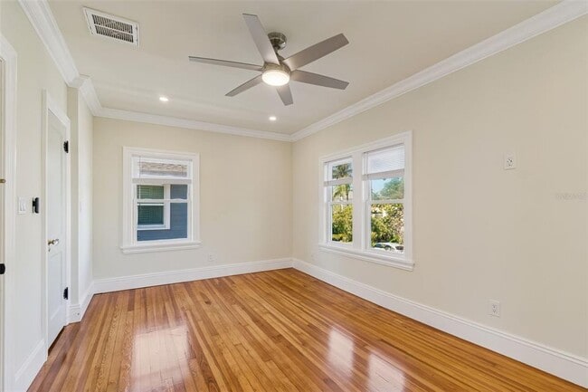 Building Photo - 344 21st Ave NE