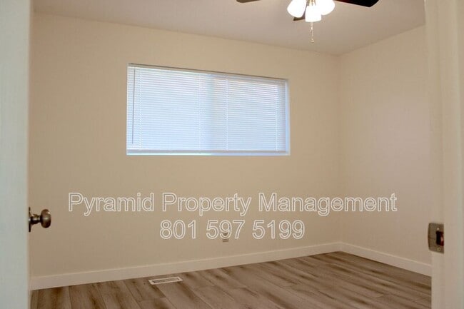 Building Photo - 825 E 760 N