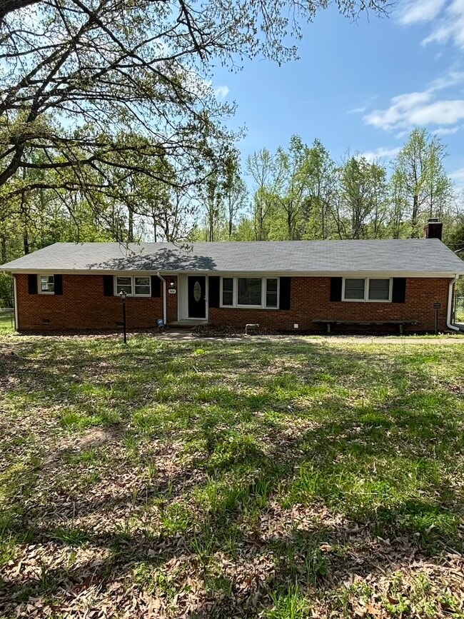 Building Photo - 300 Venus Dr