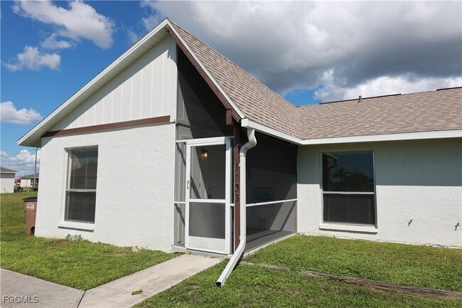 Building Photo - 1733 NE 7th Pl