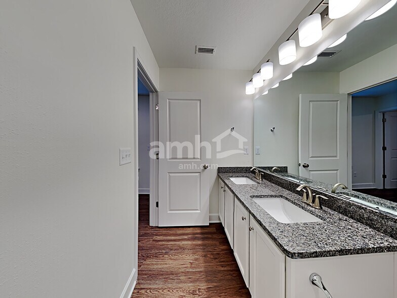 Building Photo - 1100 Tan Tara Trl